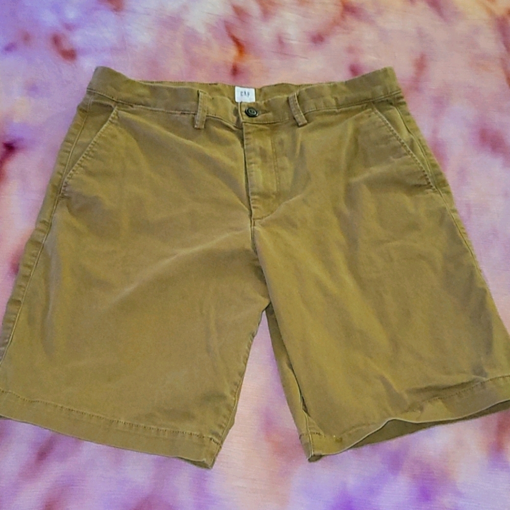 Men's khaki Gap shorts